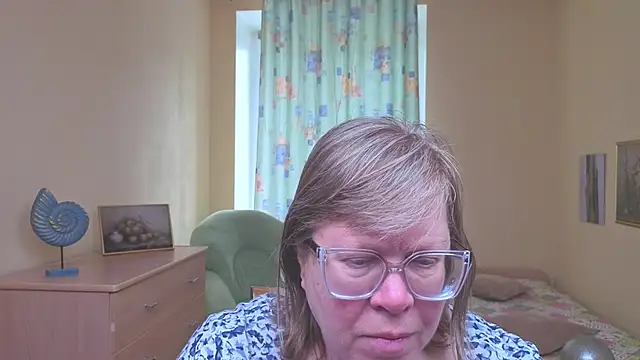 Snapshot of Emma_Eclipsee chatting on 02/28/26, 10:37 Emma Eclipsee online show from 02/28/26, 10:37