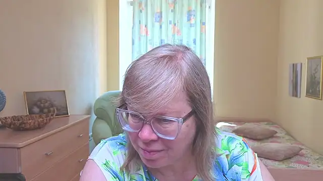 Snapshot of Emma_Eclipsee chatting on 04/10/26, 08:32 Emma Eclipsee online show from 04/10/26, 08:32