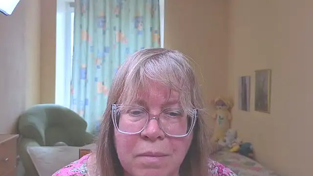 Snapshot of Emma_Eclipsee chatting on 05/17/26, 11:32 Emma Eclipsee online show from 05/17/26, 11:32