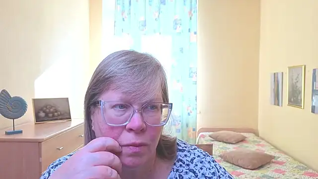 Snapshot of Emma_Eclipsee chatting on 02/27/26, 10:48 Emma Eclipsee online show from 02/27/26, 10:48