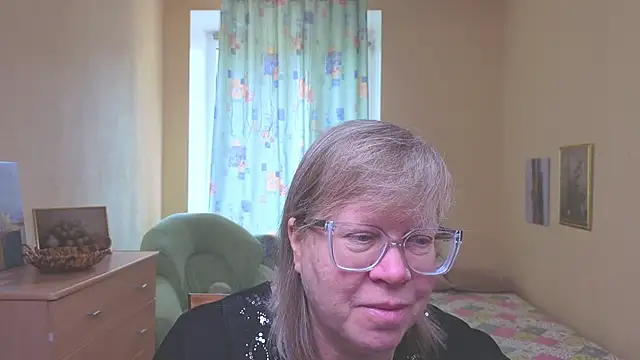 Snapshot of Emma_Eclipsee chatting on 03/21/26, 11:58 Emma Eclipsee online show from 03/21/26, 11:58