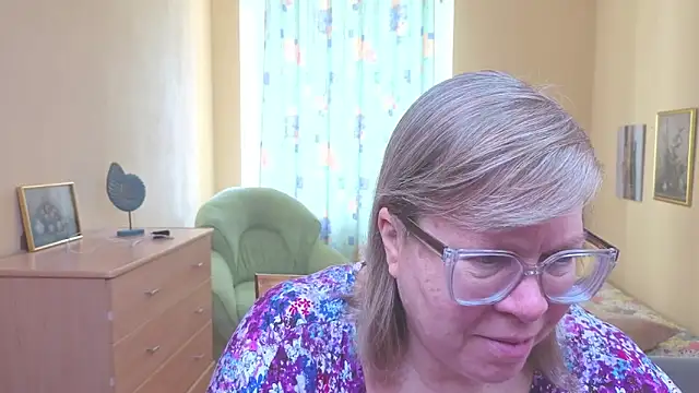 Snapshot of Emma_Eclipsee chatting on 02/10/26, 07:29 Emma Eclipsee online show from 02/10/26, 07:29