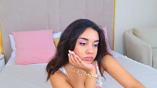 Luna Cortier online show from 05/15/26, 09:51
