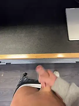 Snapshot of Robertocavall chatting on 02/20/26, 03:47 Robertocavall online show from 02/20/26, 03:47