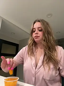 Snapshot of xxlivecouple chatting on 02/15/26, 02:23 xxlivecouple online show from 02/15/26, 02:23