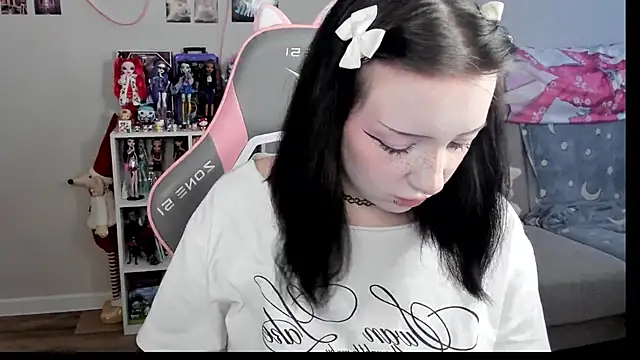 MollysLand online show from 03/26/26, 09:07