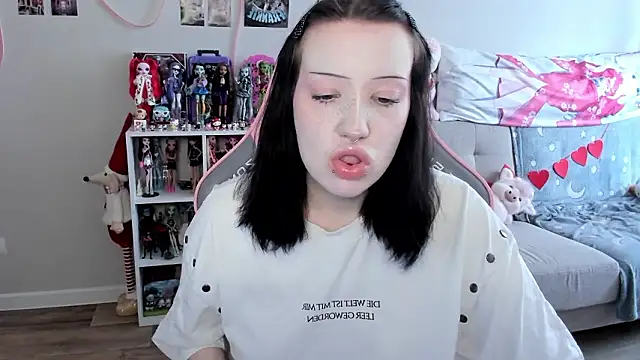 MollysLand online show from 03/25/26, 09:19