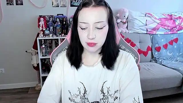 MollysLand online show from 03/24/26, 08:58