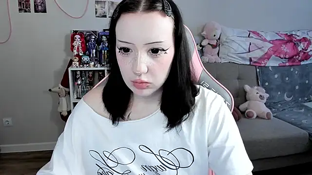 MollysLand online show from 03/30/26, 07:54