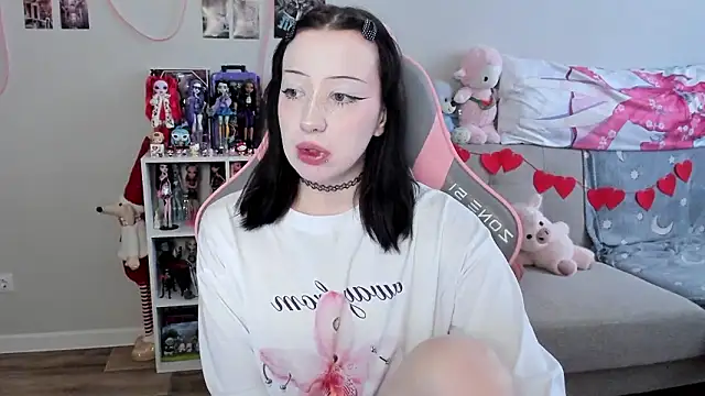 MollysLand online show from 03/23/26, 08:47