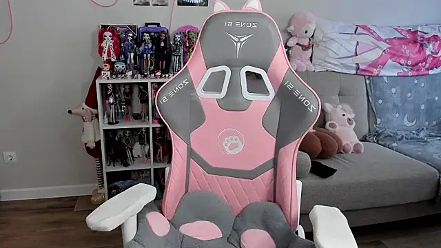 MollysLand online show from 03/27/26, 10:49