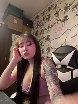 Snapshot of YukiiTYAN chatting on 02/14/26, 02:28 YukiiTYAN online show from 02/14/26, 02:28