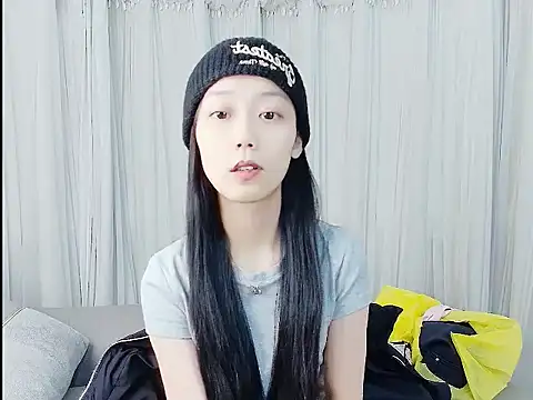 Snapshot of HUIZI8 chatting on 02/02/26, 12:48 HUIZI8 online show from 02/02/26, 12:48