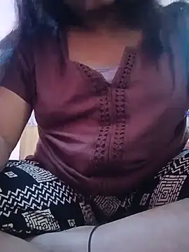Snapshot of vyshali_vyshu chatting on 05/27/26, 12:45 vyshali vyshu online show from 05/27/26, 12:45