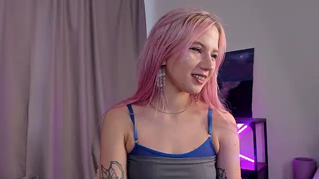 Snapshot of SimonaKaroly chatting on 02/04/26, 08:31 SimonaKaroly online show from 02/04/26, 08:31