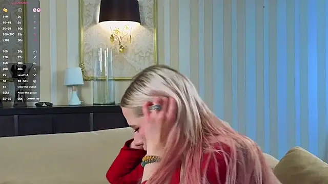 Snapshot of SimonaKaroly chatting on 02/24/26, 08:59 SimonaKaroly online show from 02/24/26, 08:59