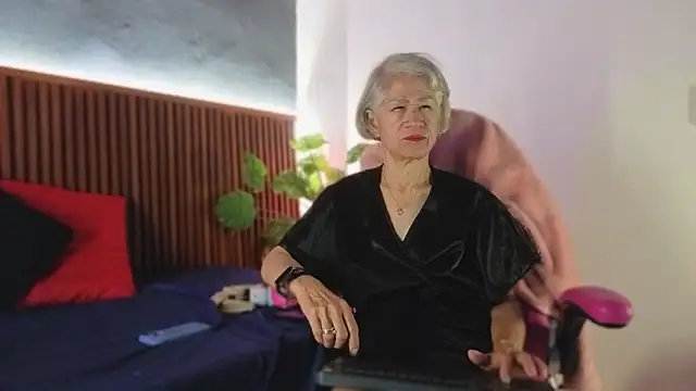 miss monserrate01 online show from 02/07/26, 12:57