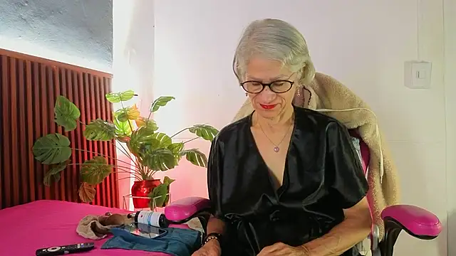 miss monserrate01 online show from 02/12/26, 01:11