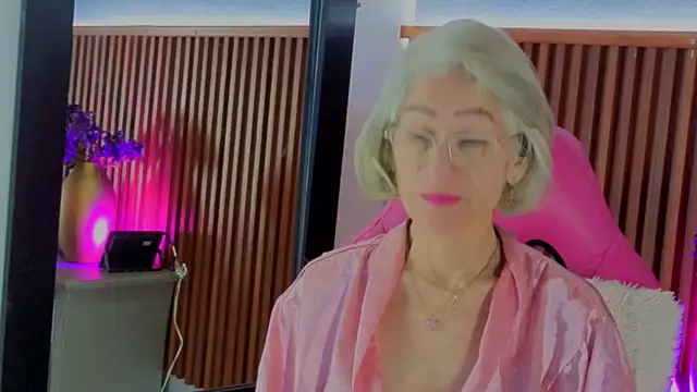 Snapshot of miss_monserrate01 chatting on 06/05/26, 01:28 miss monserrate01 online show from 06/05/26, 01:28