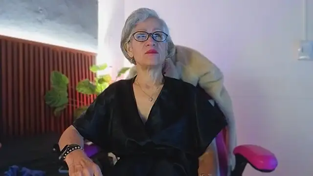 miss monserrate01 online show from 02/09/26, 12:58