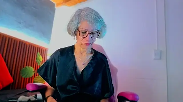 miss monserrate01 online show from 02/05/26, 12:34