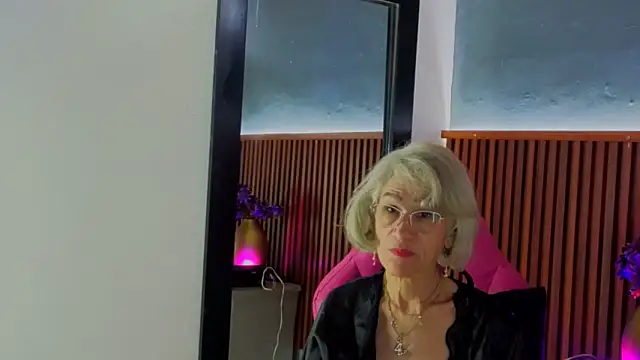 Snapshot of miss_monserrate01 chatting on 05/29/26, 02:12 miss monserrate01 online show from 05/29/26, 02:12