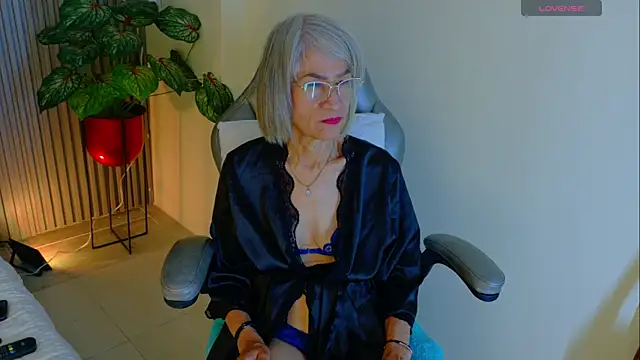 Snapshot of miss_monserrate01 chatting on 07/08/26, 01:45 miss monserrate01 online show from 07/08/26, 01:45