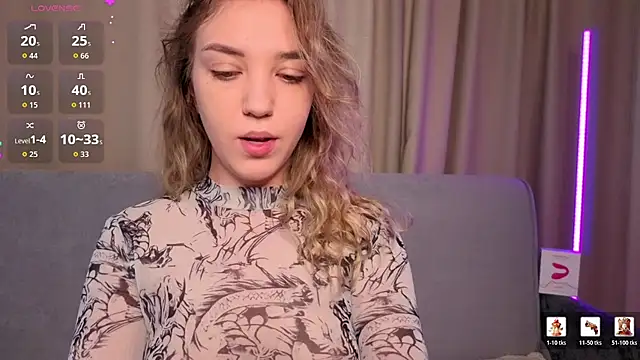 alice charm  online show from 04/25/26, 03:53
