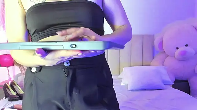 Snapshot of AmberRaiden chatting on 02/19/26, 03:36 AmberRaiden online show from 02/19/26, 03:36