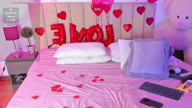 Snapshot of AmberRaiden chatting on 02/15/26, 03:40 AmberRaiden online show from 02/15/26, 03:40