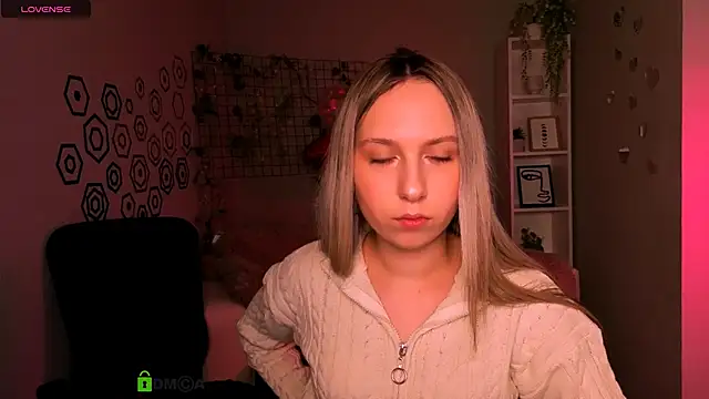 Snapshot of tiffani_murr chatting on 02/25/26, 08:08 tiffani murr online show from 02/25/26, 08:08