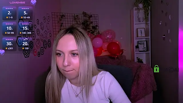 Snapshot of tiffani_murr chatting on 02/20/26, 08:11 tiffani murr online show from 02/20/26, 08:11