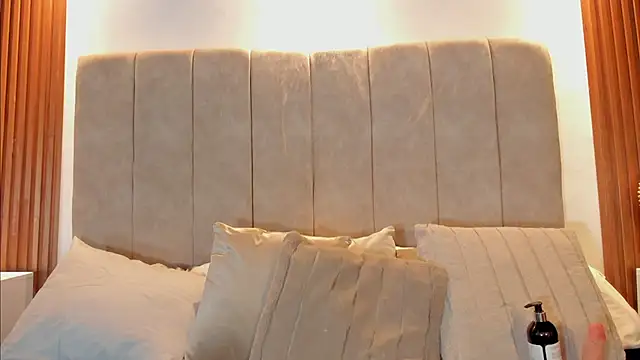  Laura saenz1 online show from 03/28/26, 01:01