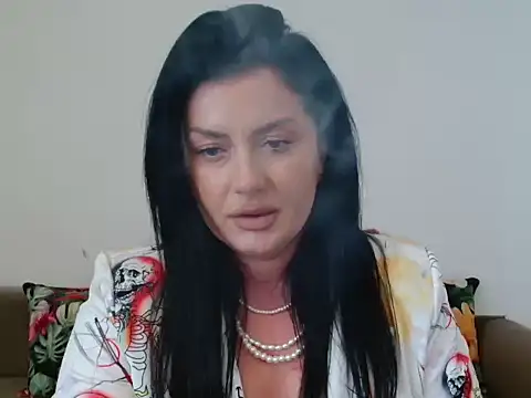 Snapshot of Jasmin0e chatting on 05/05/26, 02:20 Jasmin0e online show from 05/05/26, 02:20
