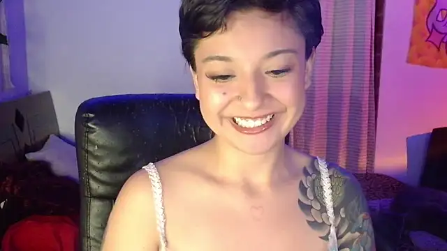 Snapshot of juaaanaaa chatting on 06/16/26, 12:43 juaaanaaa online show from 06/16/26, 12:43