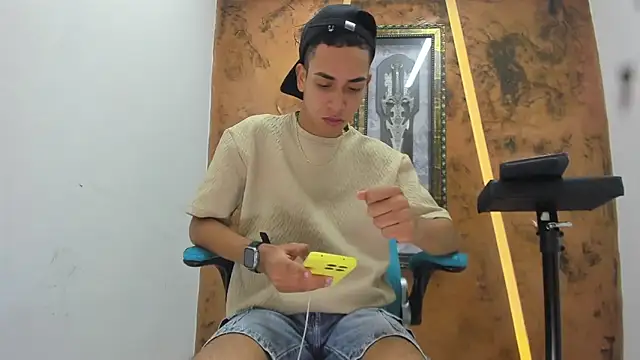 Snapshot of David_Bigcock20 chatting on 02/14/26, 08:31 David Bigcock20 online show from 02/14/26, 08:31