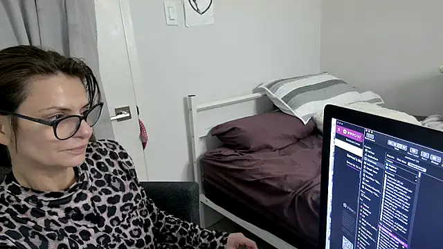 JUCY APPLE online show from 02/26/26, 06:52