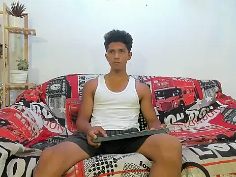 Snapshot of Yoel_hot2004 chatting on 02/14/26, 07:47 Yoel hot2004 online show from 02/14/26, 07:47