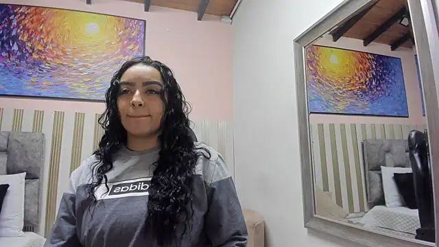 nina glow online show from 04/22/26, 11:17