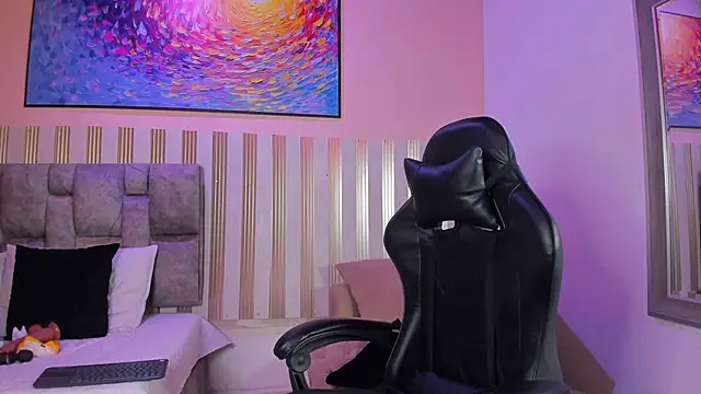 nina glow online show from 03/30/26, 11:44