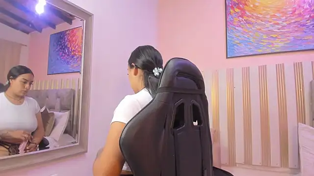 nina glow online show from 03/14/26, 11:27