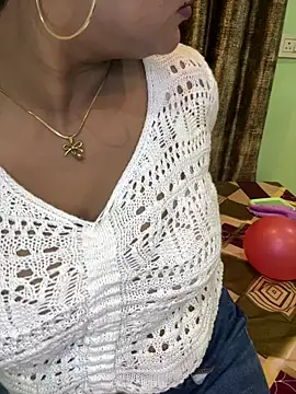 Snapshot of LIZNA_0 chatting on 02/13/26, 05:13 LIZNA 0 online show from 02/13/26, 05:13