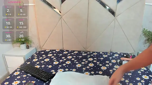 Leah-Moon online show from 03/19/26, 06:13