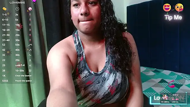 Snapshot of Adriana_wish chatting on 02/05/26, 01:18 Adriana wish online show from 02/05/26, 01:18