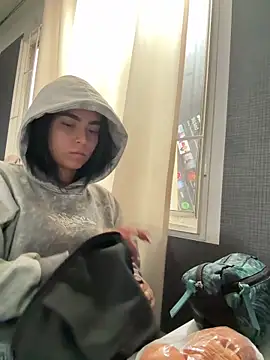 Sara Fernandez  online show from 02/19/26, 01:30