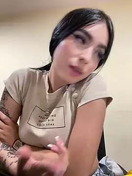 Sara Fernandez  online show from 03/26/26, 02:15