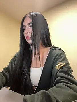 Sara Fernandez  online show from 04/07/26, 01:57