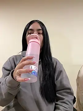 Sara Fernandez  online show from 03/13/26, 01:49