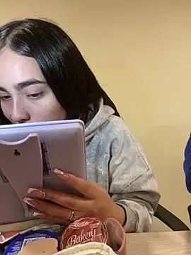 Sara Fernandez  online show from 03/19/26, 02:06