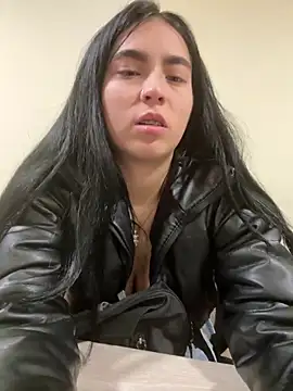 Sara Fernandez  online show from 03/04/26, 01:19